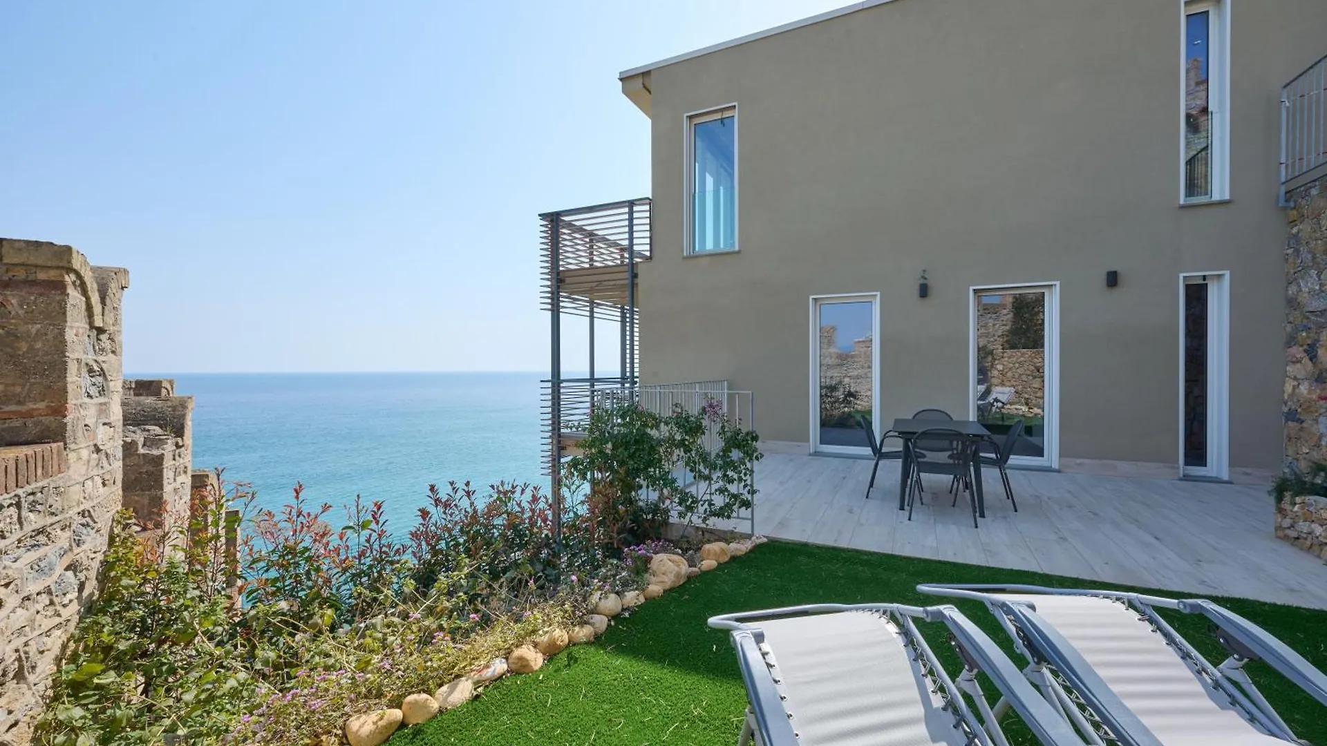 Apartment Appartamenti Castello Borelli Borghetto Santo Spirito Italy