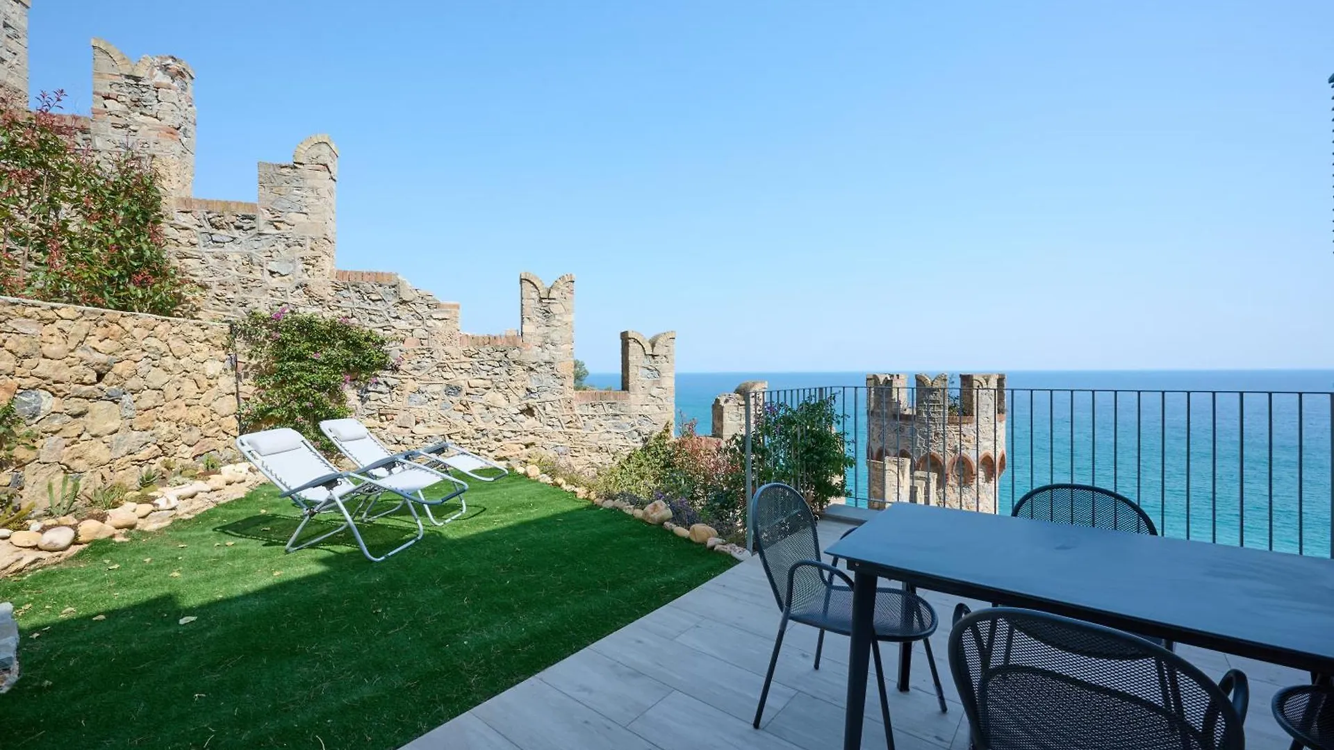 Apartment Appartamenti Castello Borelli Borghetto Santo Spirito