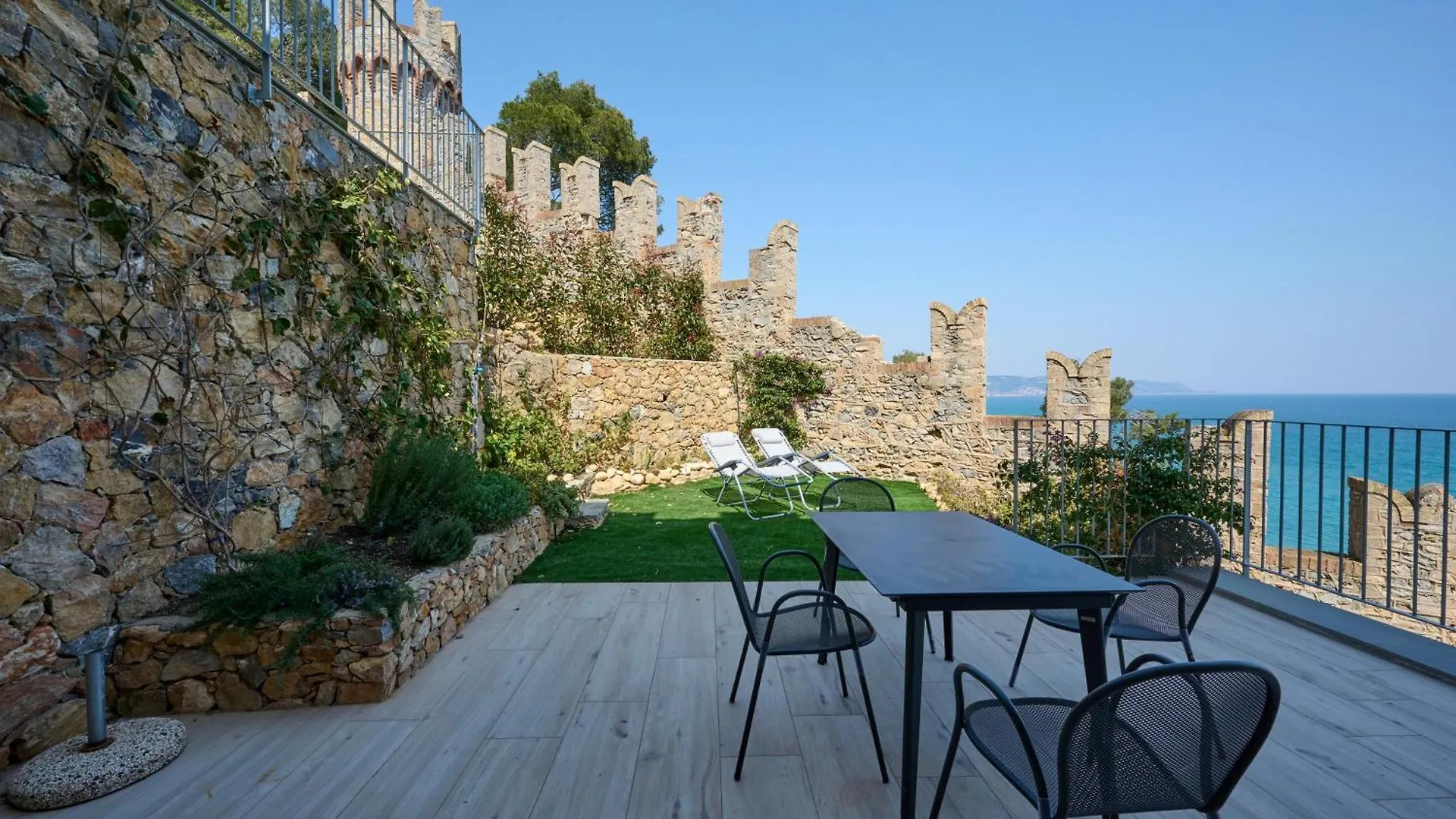 Appartamenti Castello Borelli Borghetto Santo Spirito Apartment